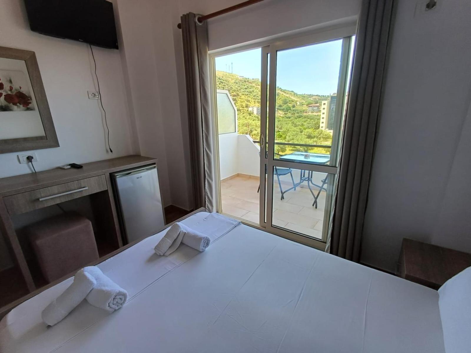 Velco Bb Bed & Breakfast Himare